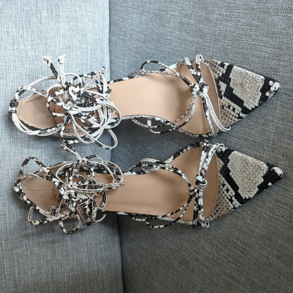 Wet Kiss Sultry Pointed Toe Snakeskin Print Lace Up Heels Size 40 US 9.5 - Picture 13 of 14